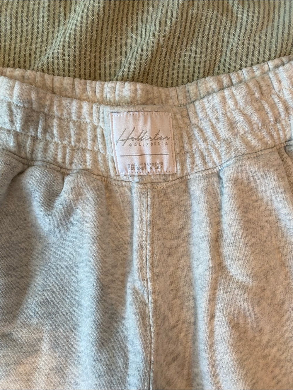Hollister Ultra High-Rise Sweatshorts Size X-Small - Picture 3 of 4